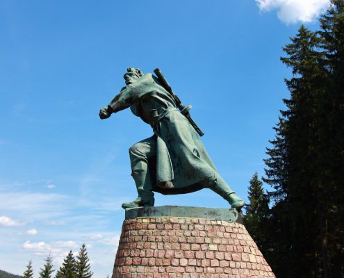Pamätník partizána v obci Makov