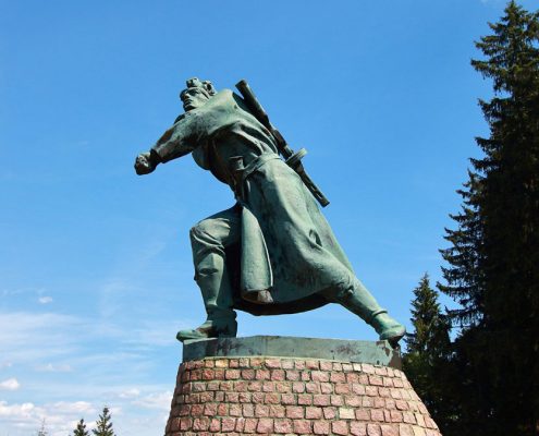 Pamätník partizána v obci Makov